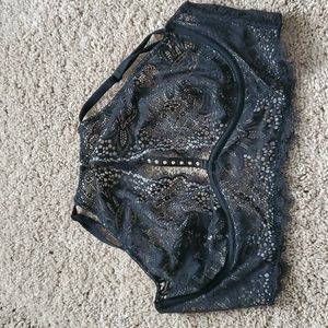 Victoria's Secret very sexy unlined plunge bra, black size 32D